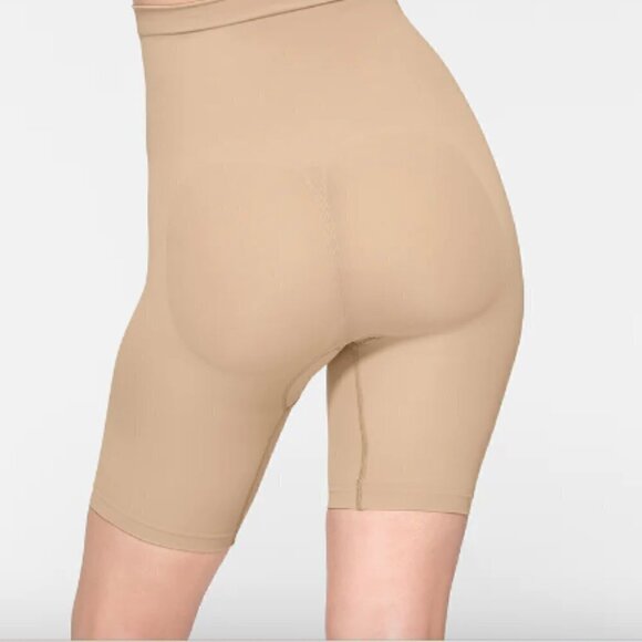Skims Seamless Sculpt High-Waisted Above the Knee Short 2X - Picture 2 of 4